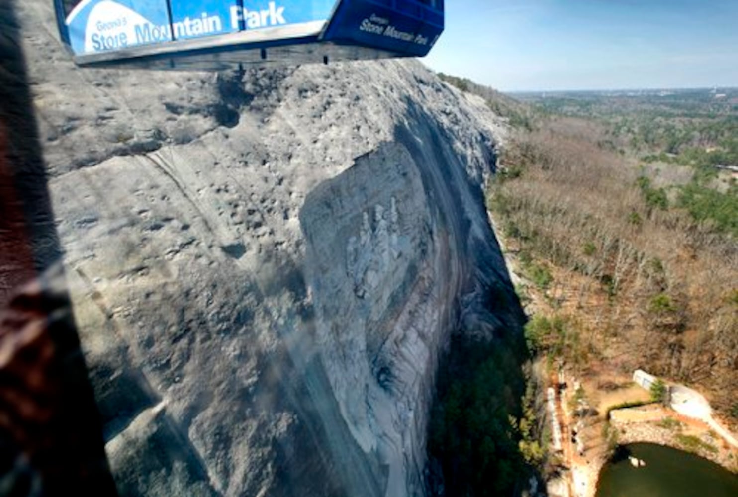 Man dies in fall at Stone Mountain Park