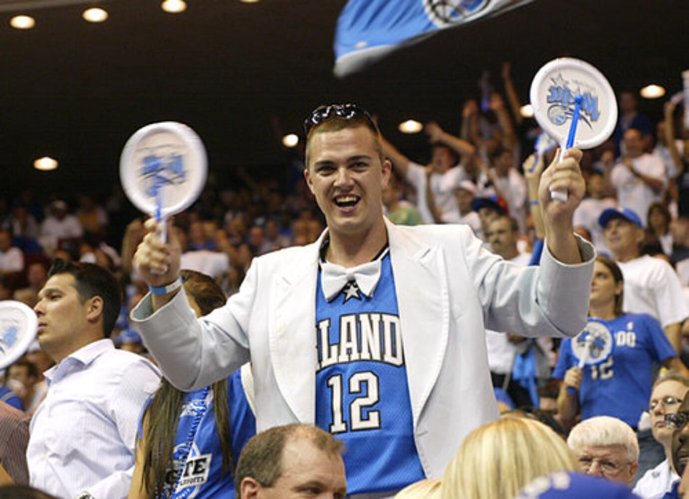 Celebrities watch Game 3 of Lakers vs. Magic