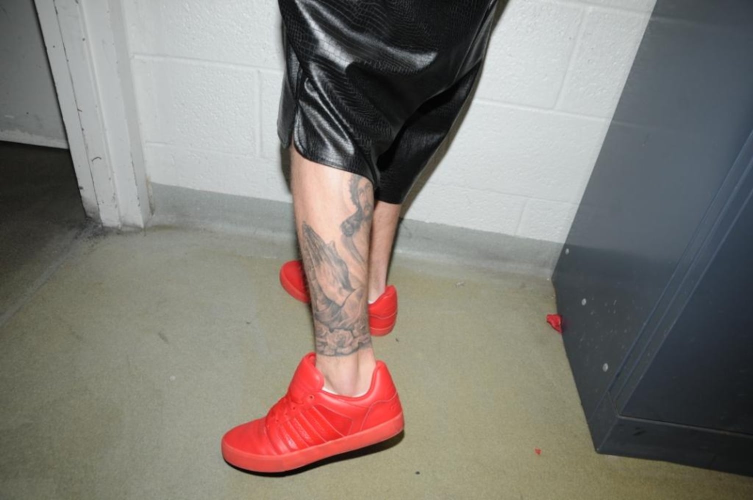 Pop star arrested for DUI, resisting arrest & driving with expired license