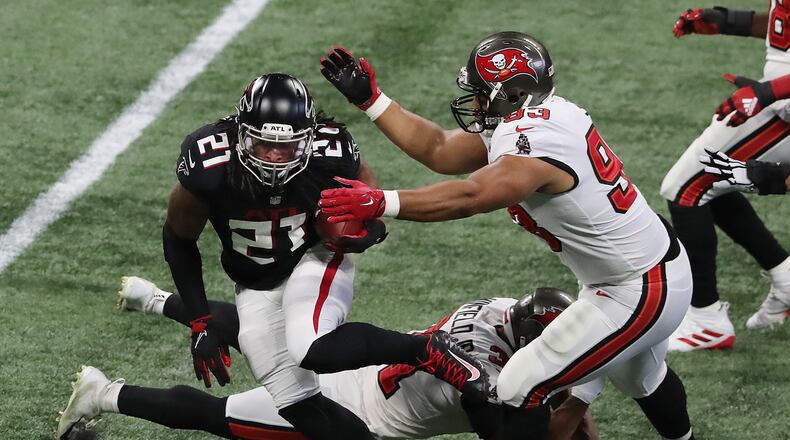 122020 Atlanta: Atlanta Falcons running back Todd Gurley catches a pass for a first down on the opening drive against the Tampa Bay Buccaneers during the 1st quarter in a NFL football game on Sunday, Dec. 20, 2020, in Atlanta.  “Curtis Compton / Curtis.Compton@ajc.com”