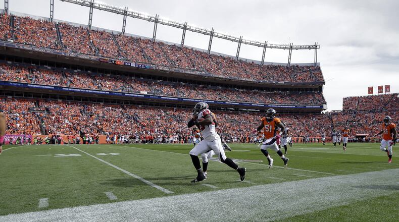 Atlanta Falcons running back Tevin Coleman, left, is pursued by Denver Broncos inside linebacker Todd Davis (51) during the first half of an NFL football game, Sunday, Oct. 9, 2016, in Denver. (AP Photo/Jack Dempsey)