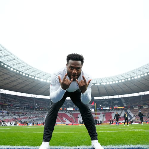 Indianapolis Colts linebacker Zaire Franklin poses as he warms up ahead of the upcoming NFL game between the Indianapolis Colts and the Atlanta Falcons in Berlin, Germany, Sunday, Nov. 9, 2025. (AP Photo/Ebrahim Noroozi)