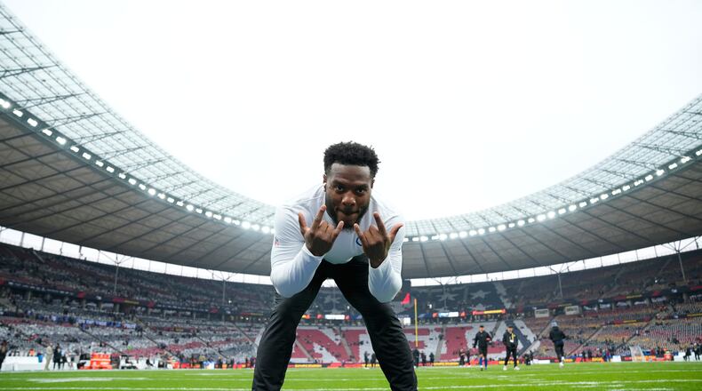 Indianapolis Colts linebacker Zaire Franklin poses as he warms up ahead of the upcoming NFL game between the Indianapolis Colts and the Atlanta Falcons in Berlin, Germany, Sunday, Nov. 9, 2025. (AP Photo/Ebrahim Noroozi)