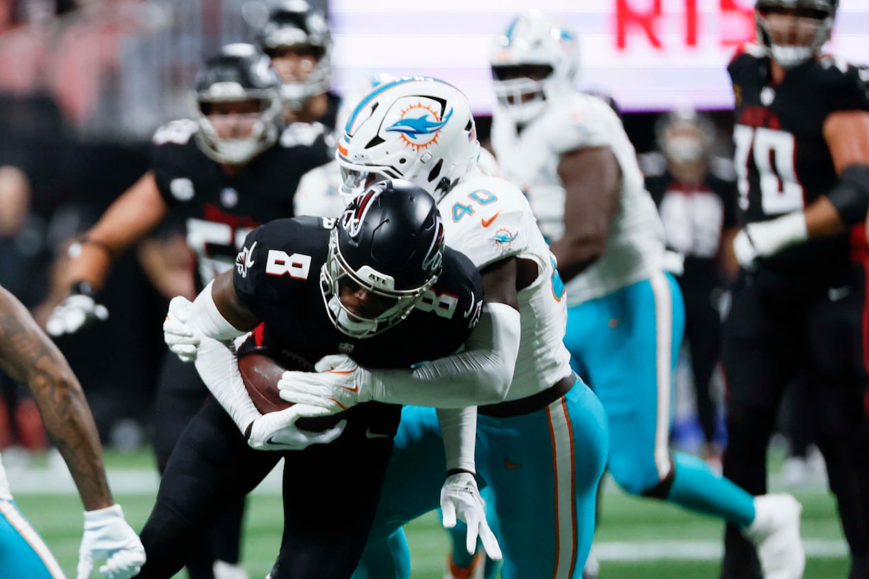 Atlanta Falcons tight end Kyle Pitts (8) gets tacke by Miami Dolphins linebacker Willie Gay Jr. (40) during the second half of an NFL football game at Mercedes-Benz Stadium in Atlanta on Sunday, October 26, 2025. (Miguel Martinez/AJC)