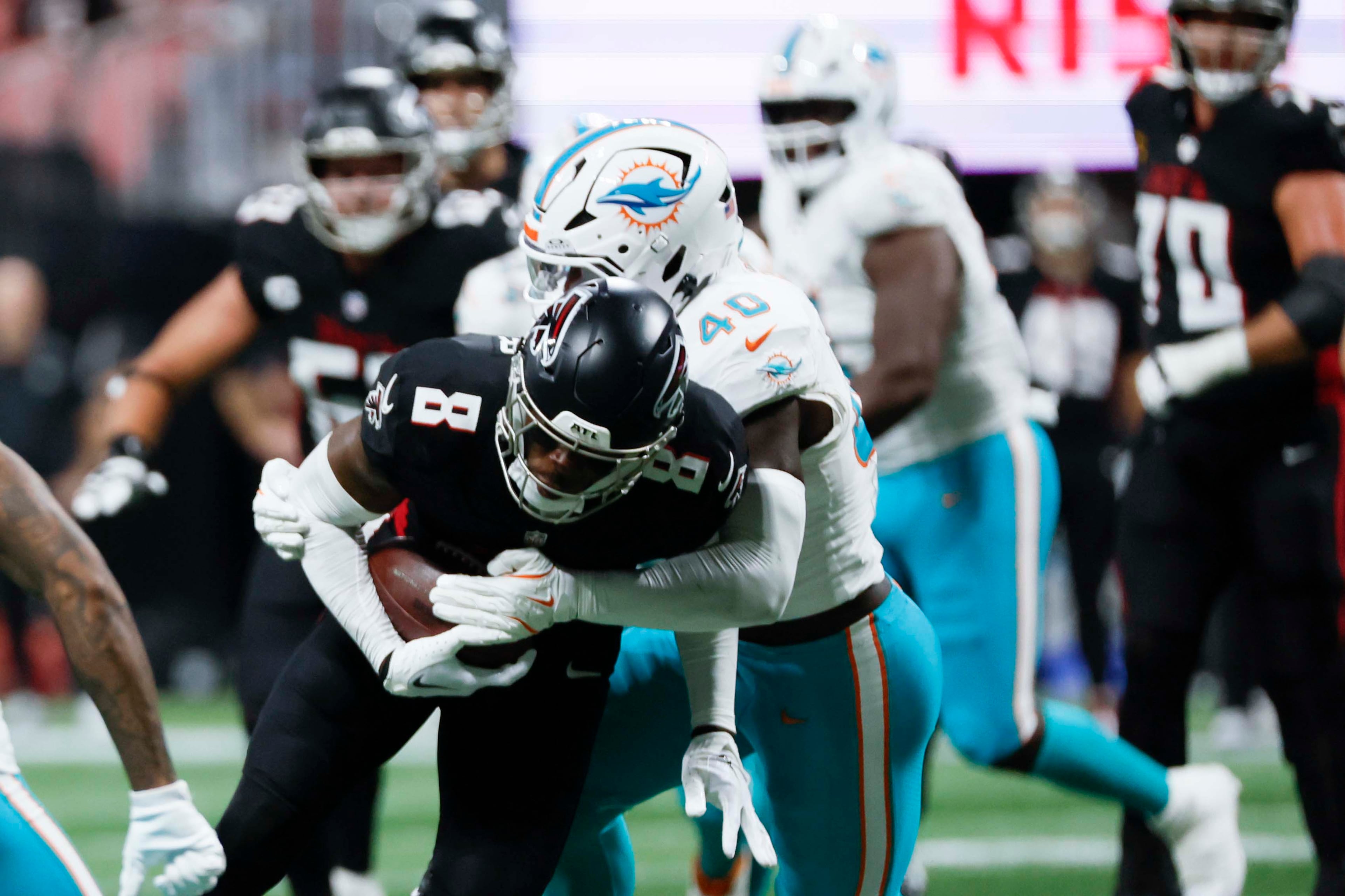 Atlanta Falcons tight end Kyle Pitts gets tackled by Miami Dolphins linebacker Willie Gay Jr. during the second half of an NFL football game at Mercedes-Benz Stadium in Atlanta on Sunday, Oct. 26, 2025. (Miguel Martinez/AJC)