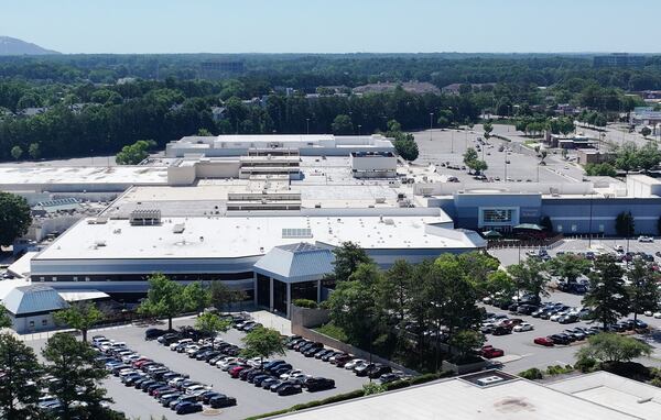 The parking lot at Emory Healthcare's location at Northlake Mall on Wednesday. (Hyosub Shin/AJC)