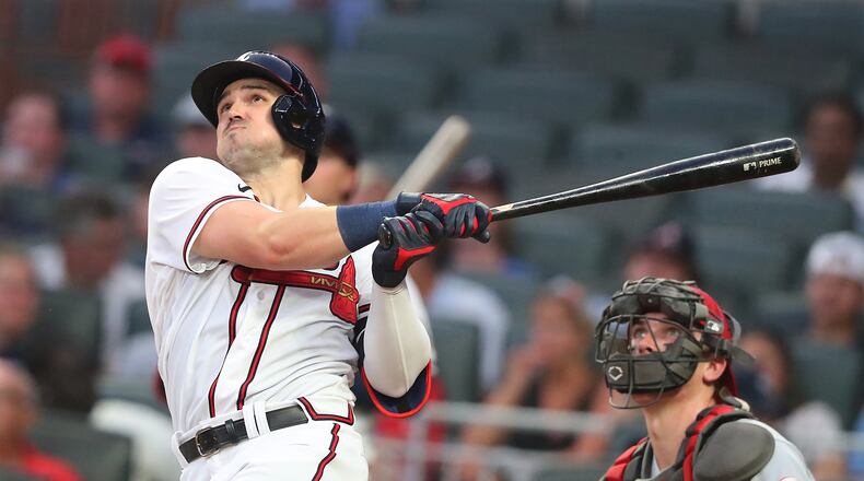 081021 Atlanta: Atlanta Braves outfielder Adam Duvall hits a 2-run homer to tie the game 2-2 against the Cincinnati Reds with catcher Tyler Stephenson looking on during the fourth inning of a MLB baseball game on Tuesday, August 10, 2021, in Atlanta. “Curtis Compton / Curtis.Compton@ajc.com”
