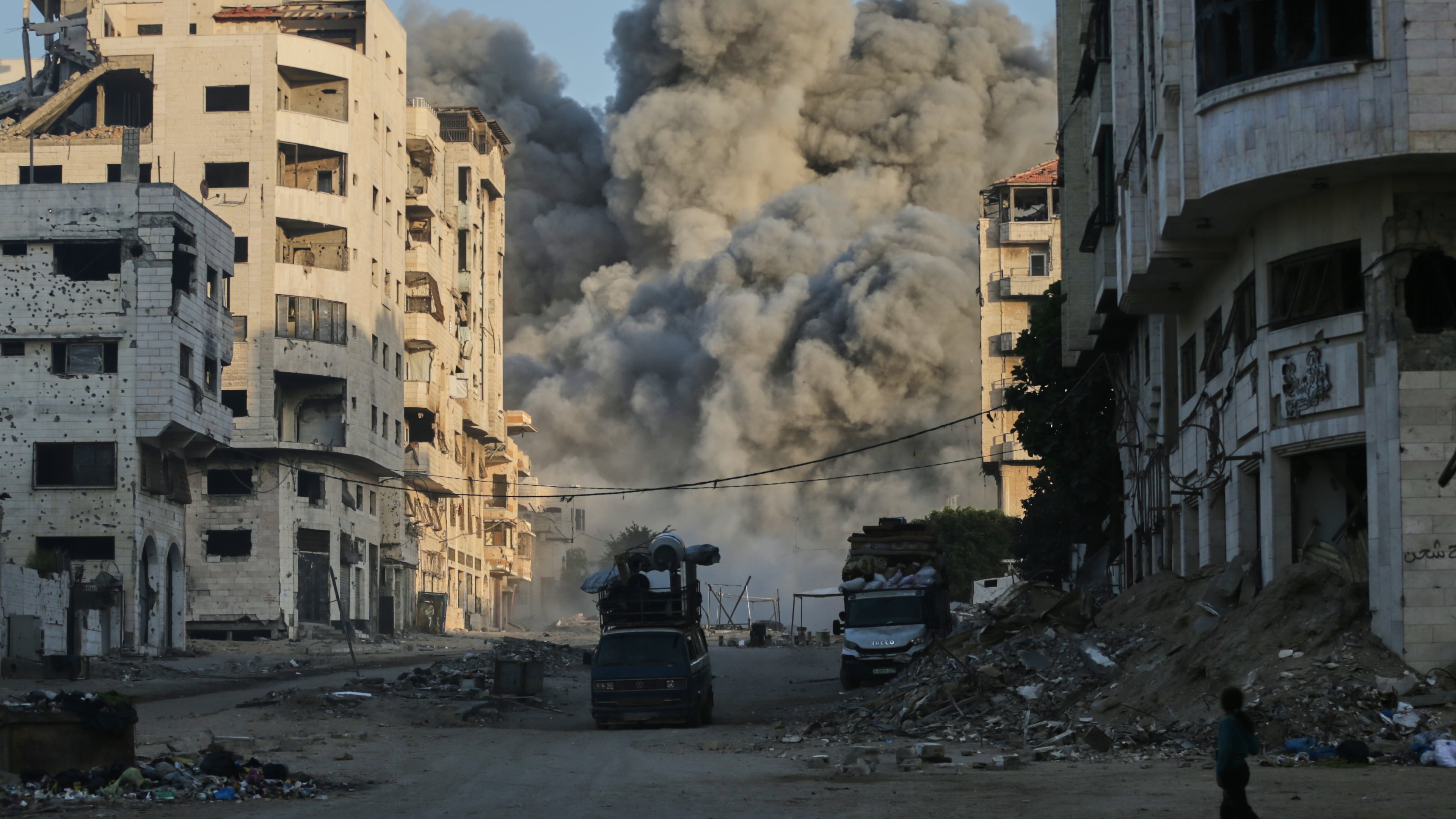 Smoke rises from an Israeli airstrike on the Macca Tower, a high-rise building in Gaza City, Sunday, Sept. 28, 2025, following a prior warning issued by the Israeli army. (AP Photo/Yousef Al Zanoun)