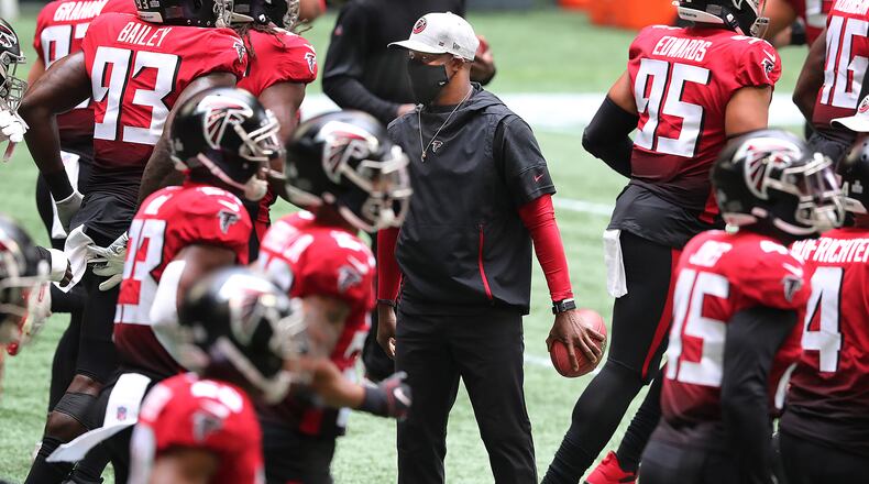 Atlanta Falcons head coach Raheem Morris (center) prepares his team to play the Detroit Lions in an NFL football game on Sunday, Oct 25, 2020 in Atlanta. “Curtis Compton / Curtis.Compton@ajc.com”