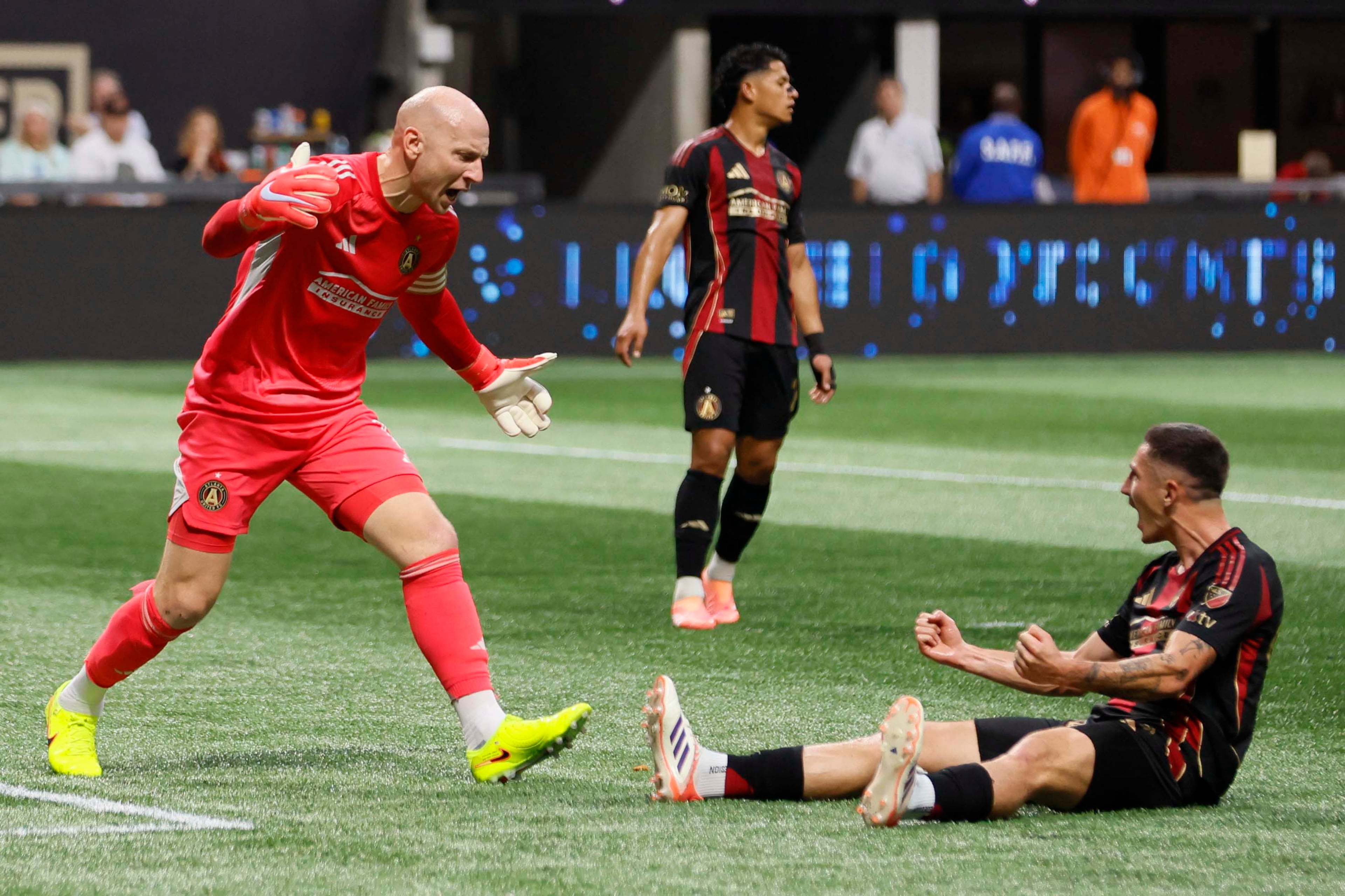 Atlanta United goalkeeper Brad Guzan (1) reacts with Atlanta United midfielder Bartosz Slisz (99) after a play during the first half against the DC United at Mercedes-Benz Stadium on October 18, 2025, in Atlanta, Ga.
(Miguel Martinez/ AJC)