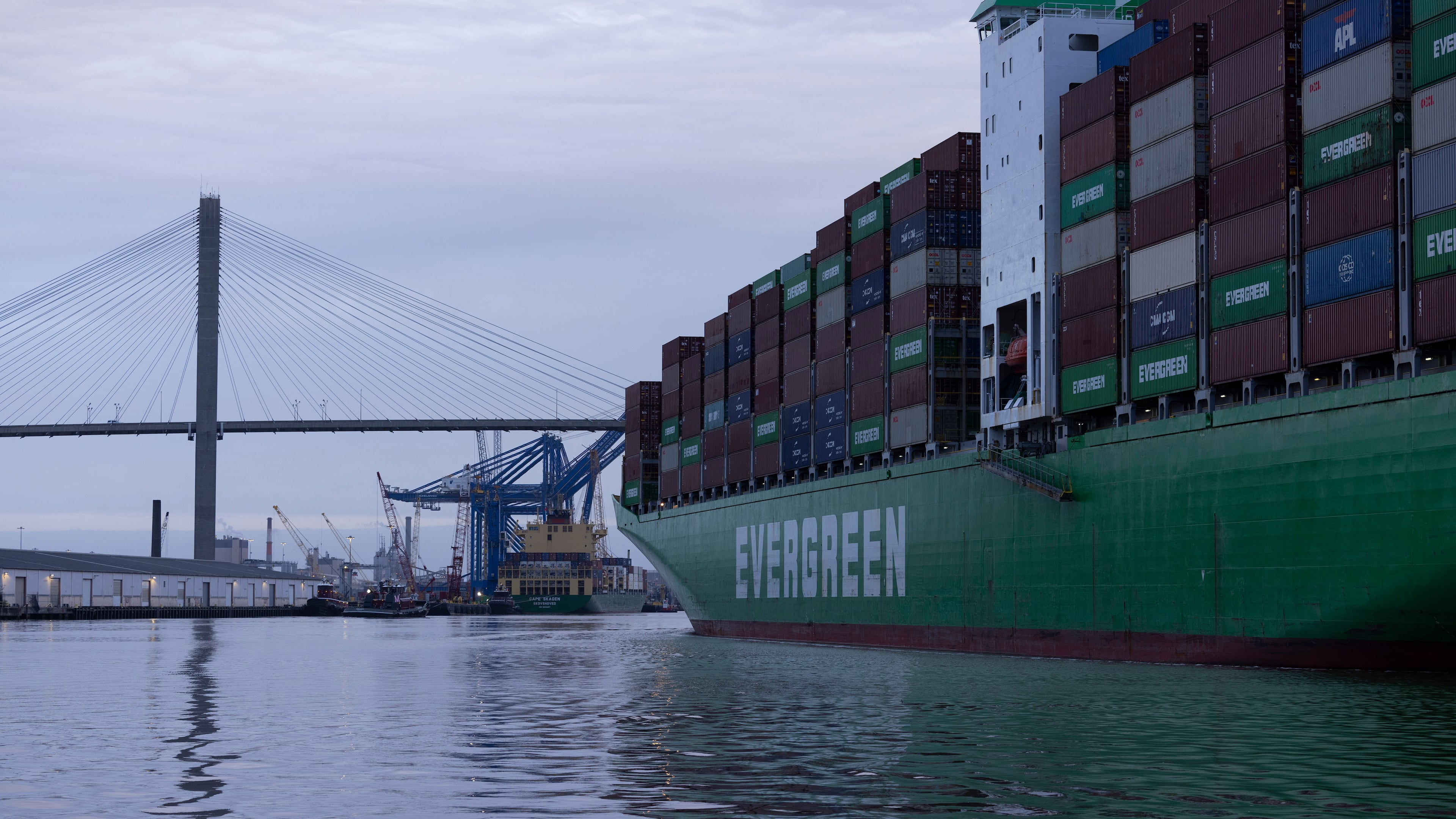 A cargo ship approaches the Georgia Port Authority facilities in Savannah.(Adam Kuehl/The New York Times)