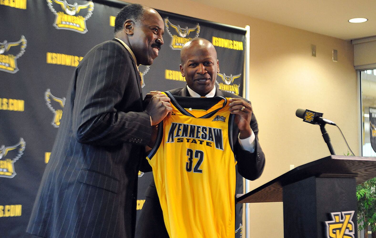Skinner will be Owls' third coach in three years