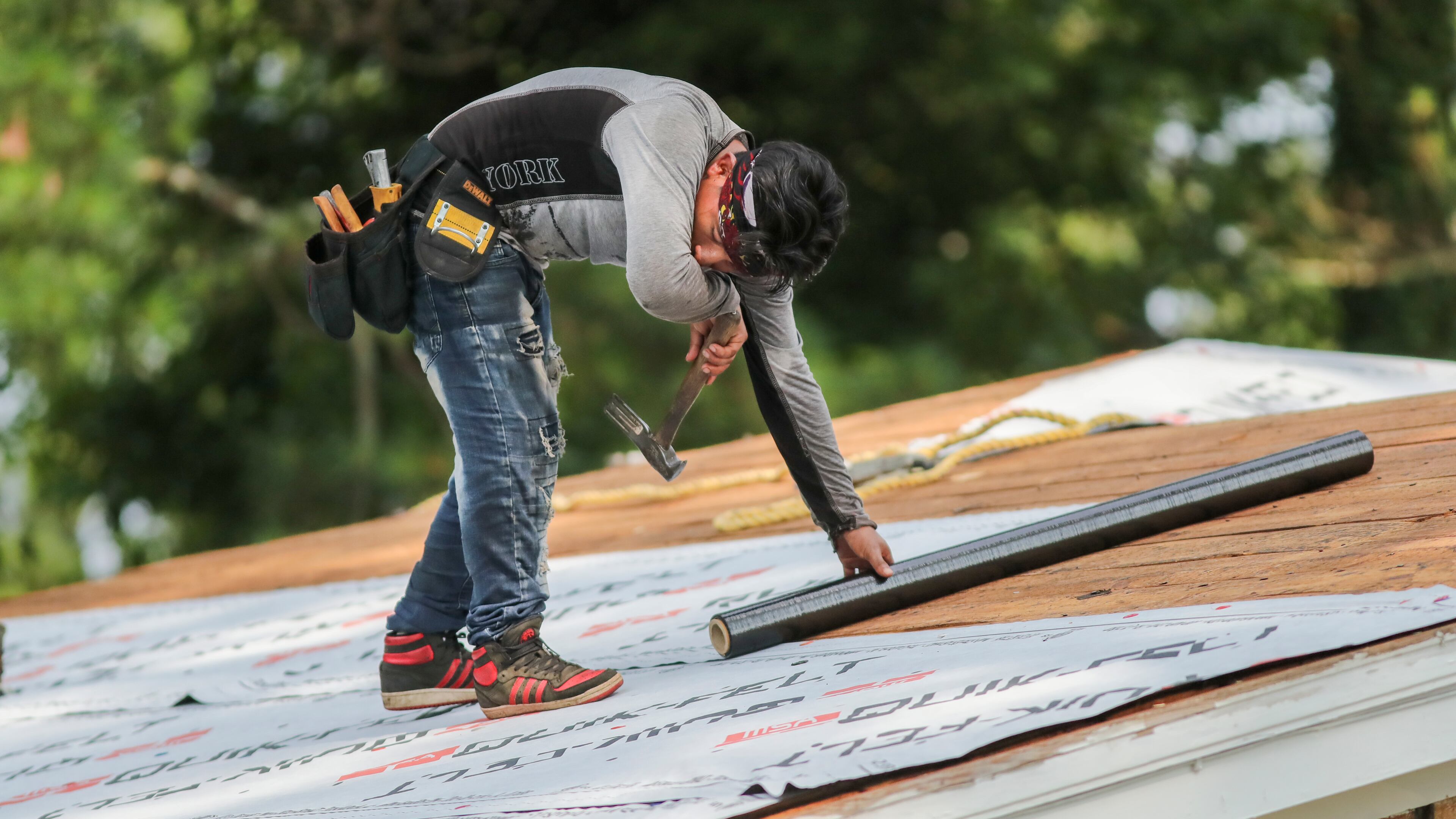 Legislation being considered by the City Council would create stipulations around the materials used for building and replacing roofs to use more energy-efficient roofing materials. (John Spink/AJC)