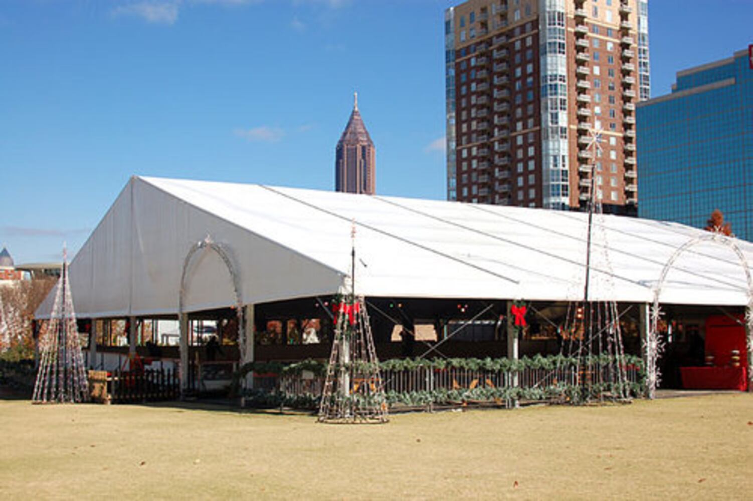 Ice skating returns to Atlanta's Centennial Park