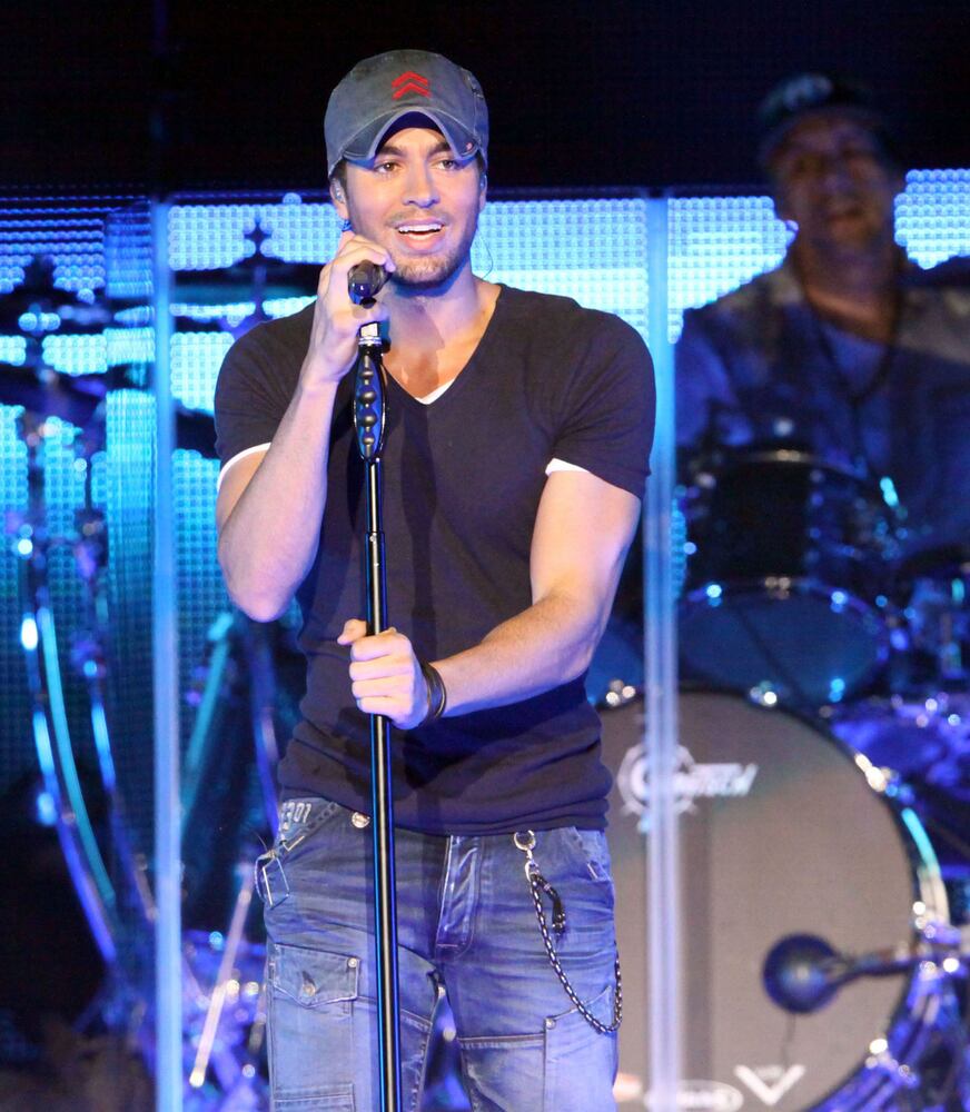 Enrique Iglesias opened for Lopez, performing his song "Hero."