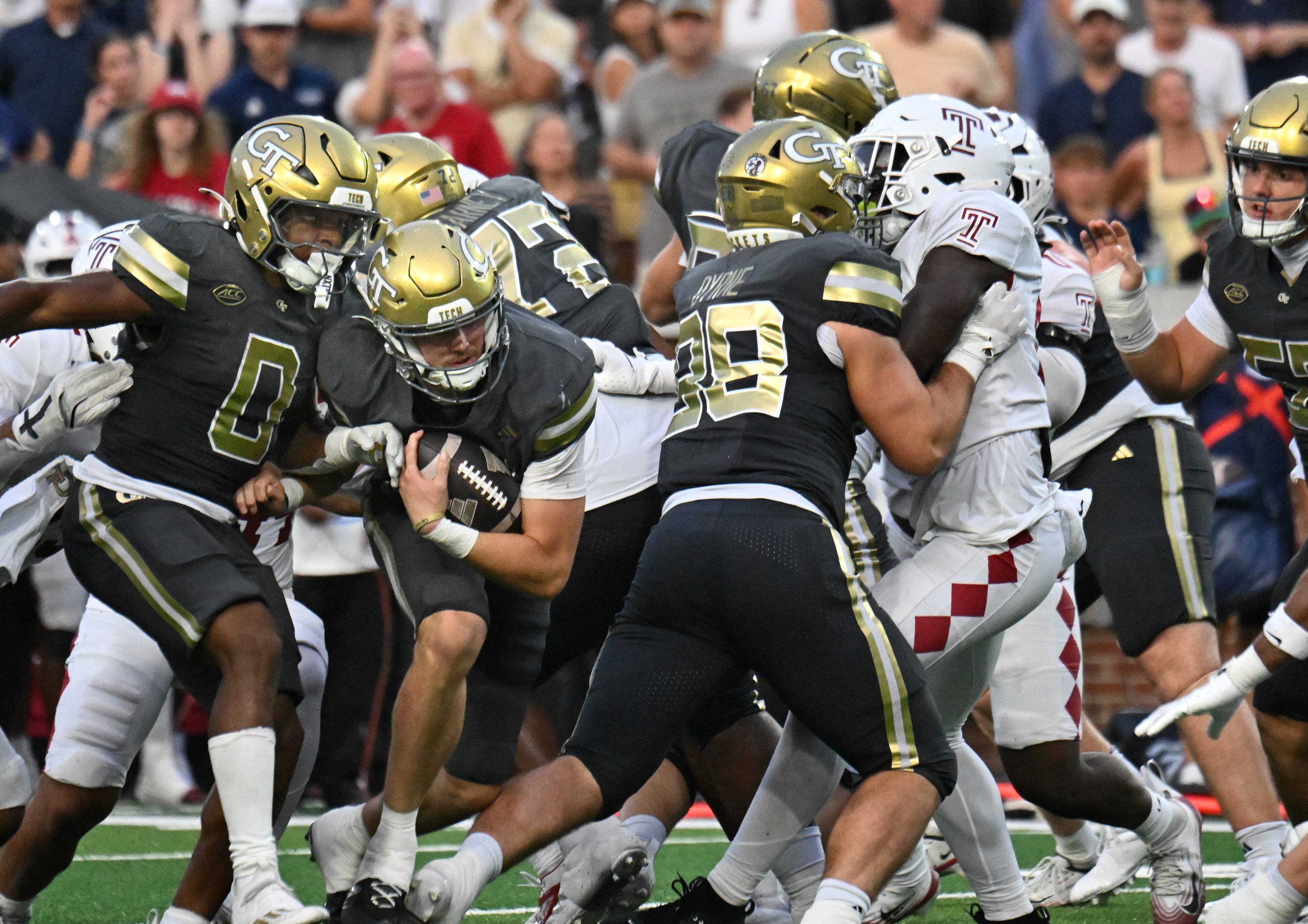 Georgia Tech quarterback Haynes King (10) runs with a ball during the second half of an NCAA college football game at Georgia Tech's Bobby Dodd Stadium, Saturday, November 20, 2025 in Atlanta. Georgia Tech won 45-24 over Temple. (Hyosub Shin / AJC)