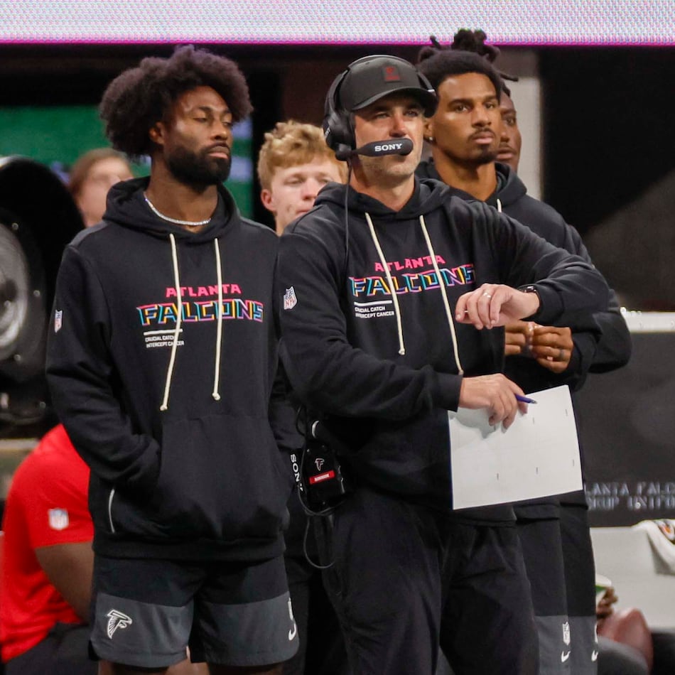 Atlanta Falcons offensive coordinator Zac Robinson (center) is seen on the sidelines  during the second half of an NFL football game against the Washington Commanders at Mercedes-Benz Stadium in Atlanta on Sunday, September 28, 2025. (Miguel Martinez/ AJC)