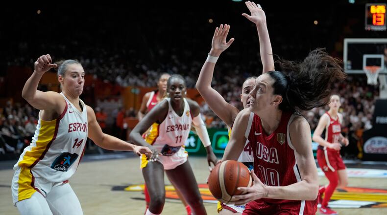 Breanna Stewart, of the United States, goes for a sshot over Spain's Raquel Carrera during the Women's Basketball World Cup semifinal match between the United States and Spain in Berlin, Saturday, Sept. 12, 2026. (AP Photo/Ebrahim Noroozi)