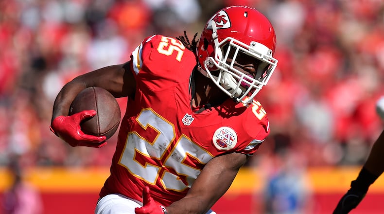 KANSAS CITY, MO - OCTOBER 23: Running back Jamaal Charles #25 of the Kansas City Chiefs rushes the ball against the New Orleans Saints at Arrowhead Stadium during the second quarter of the game on October 23, 2016 in Kansas City, Missouri. (Photo by Jason Hanna/Getty Images)