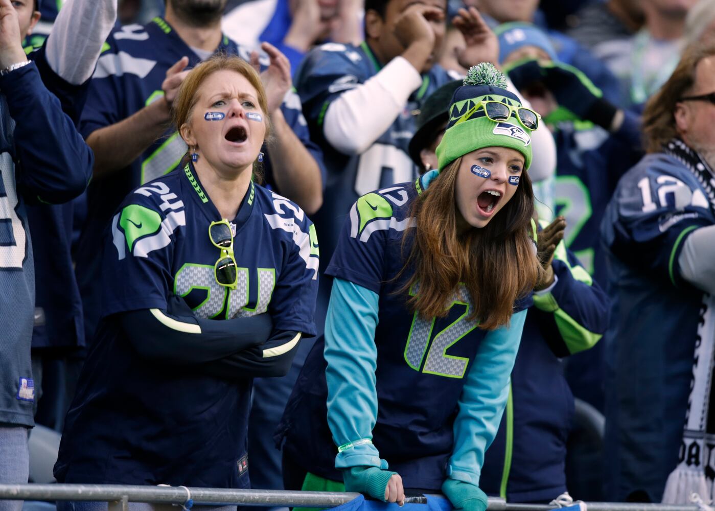 NFL cheerleaders and fans, Week 9