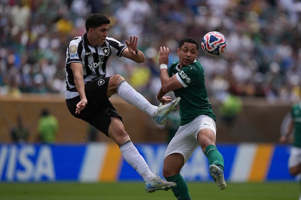Palmeiras' Emiliano Martinez, right, and Botafogo's Rwan Cruz compete for the ball during the Club World Cup round of 16 soccer match between Palmeiras and Botafogo in Philadelphia, Sunday, June 29, 2025. (AP Photo/Matt Slocum)