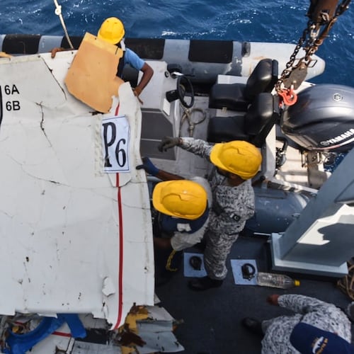 In this photo released by Pakistan Navy, Pakistan Navy personnel shift the wreckage of a cargo plane of the private carrier K2 Airways into a naval ship after recovering them from deep sea near Omara, a town some 360 kms. (220 miles) west of Karachi, Pakistan, Wednesday, July 8, 2026. (Pakistan Navy via AP)