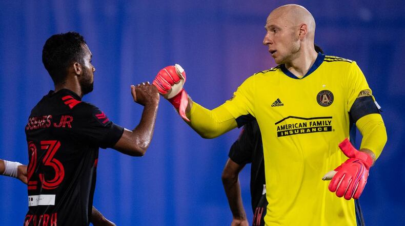 Atlanta United goalkeeper Brad Guzan congratulates a New York Red Bulls player after a 1-0 loss Saturday.