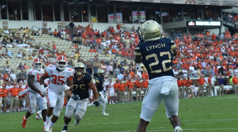 September 22, 2018 Atlanta - Georgia Tech running back Clinton Lynch (22) makes a touchdown catch in the second half at Bobby Dodd Stadium on Saturday, September 22, 2018.  HYOSUB SHIN / HSHIN@AJC.COM