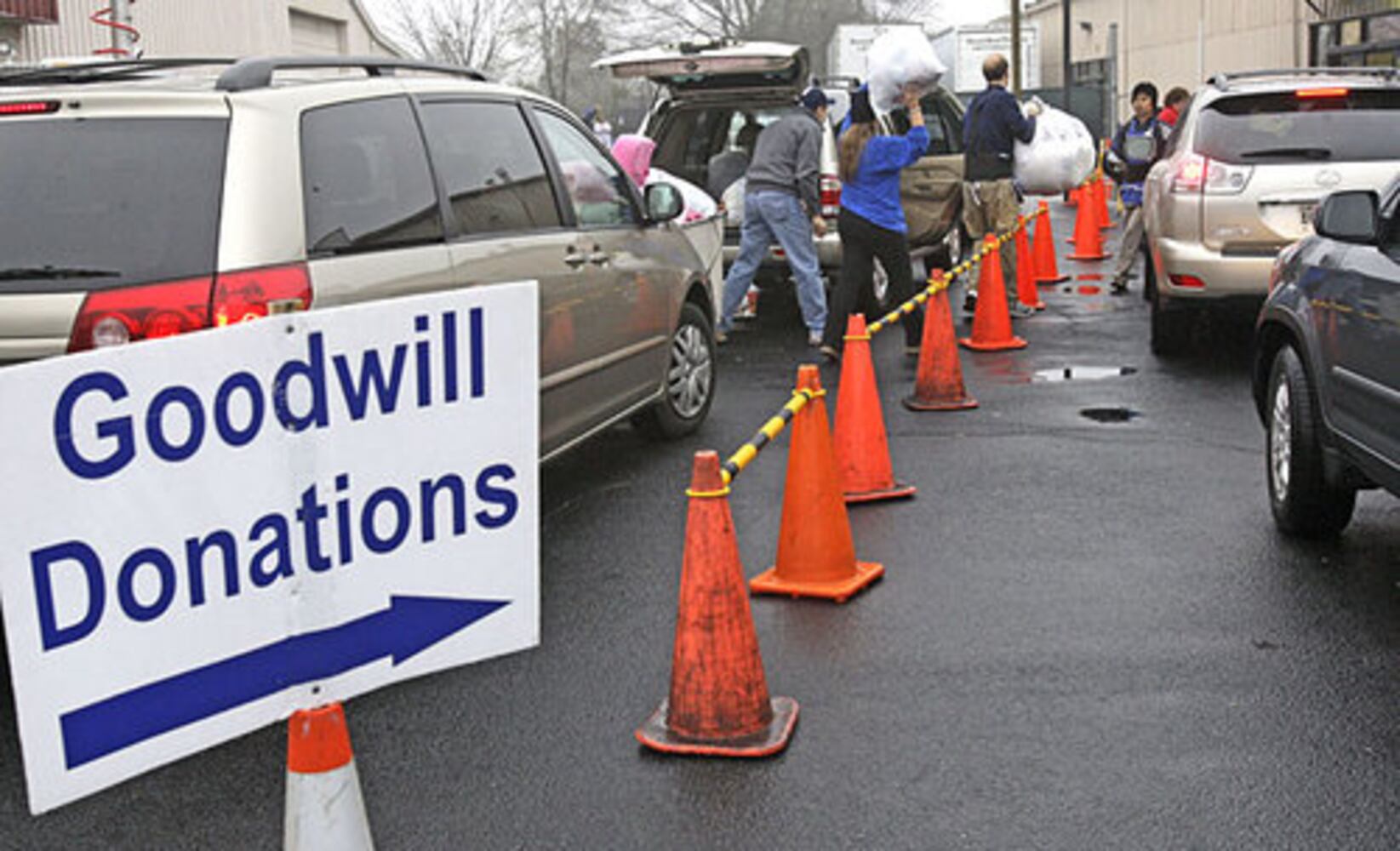A rush for last-minute Goodwill donations