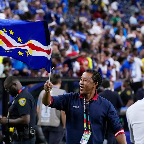 Cape Verde head coach Bubista waves the flag as he celebrates with fans after their 0-0 draw against Saudi Arabia after the World Cup Group H soccer match in Houston, Friday, June 26, 2026. (AP Photo/David J. Phillip)