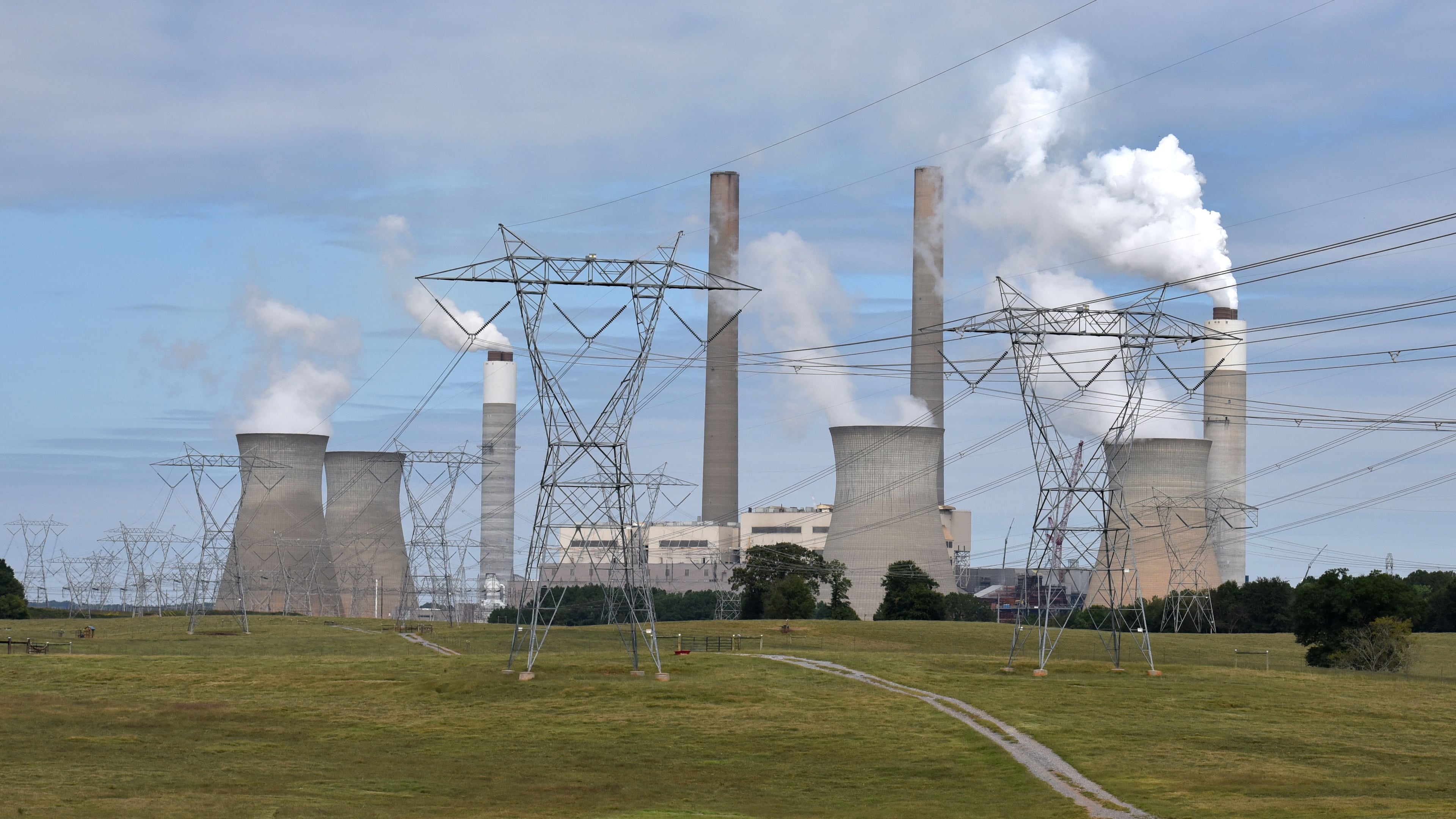 Georgia Power’s Plant Bowen is near Cartersville. (Hyosub Shin / AJC)
