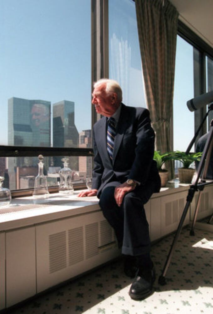 Walter Cronkite: Veteran newsman dies