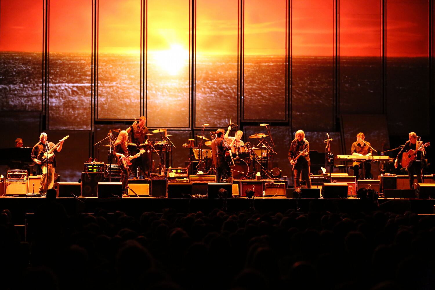 Don Henley & Co. play to sold-out crowd