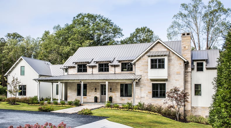 A mix of materials helps create a riff on the modern-farmhouse exterior. Photo: Courtesy of Harrison Design / Jeff Herr