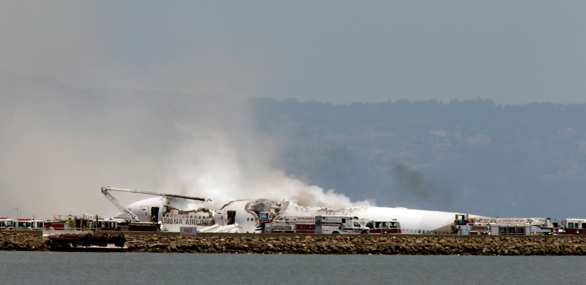 Boeing 777 crashes at San Francisco International