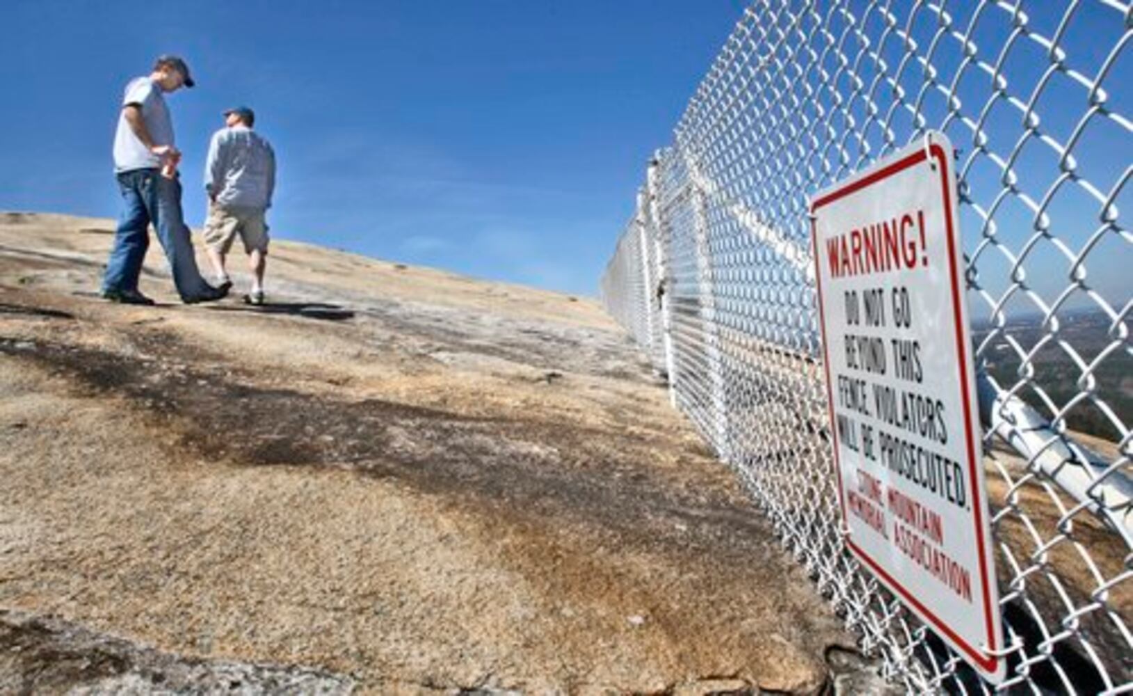 Man dies in fall at Stone Mountain Park