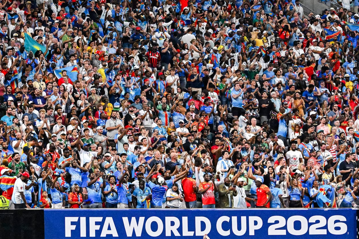 Fans cheer during a FIFA World Cup match at Atlanta Stadium (Mercedes-Benz Stadium). (Hyosub Shin/AJC)