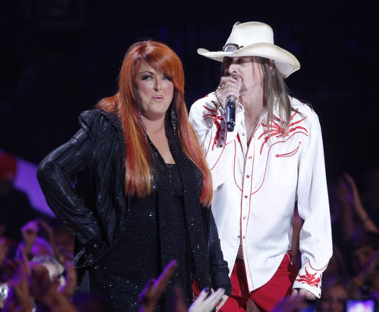 Country music stars honored at 2011 CMT Awards