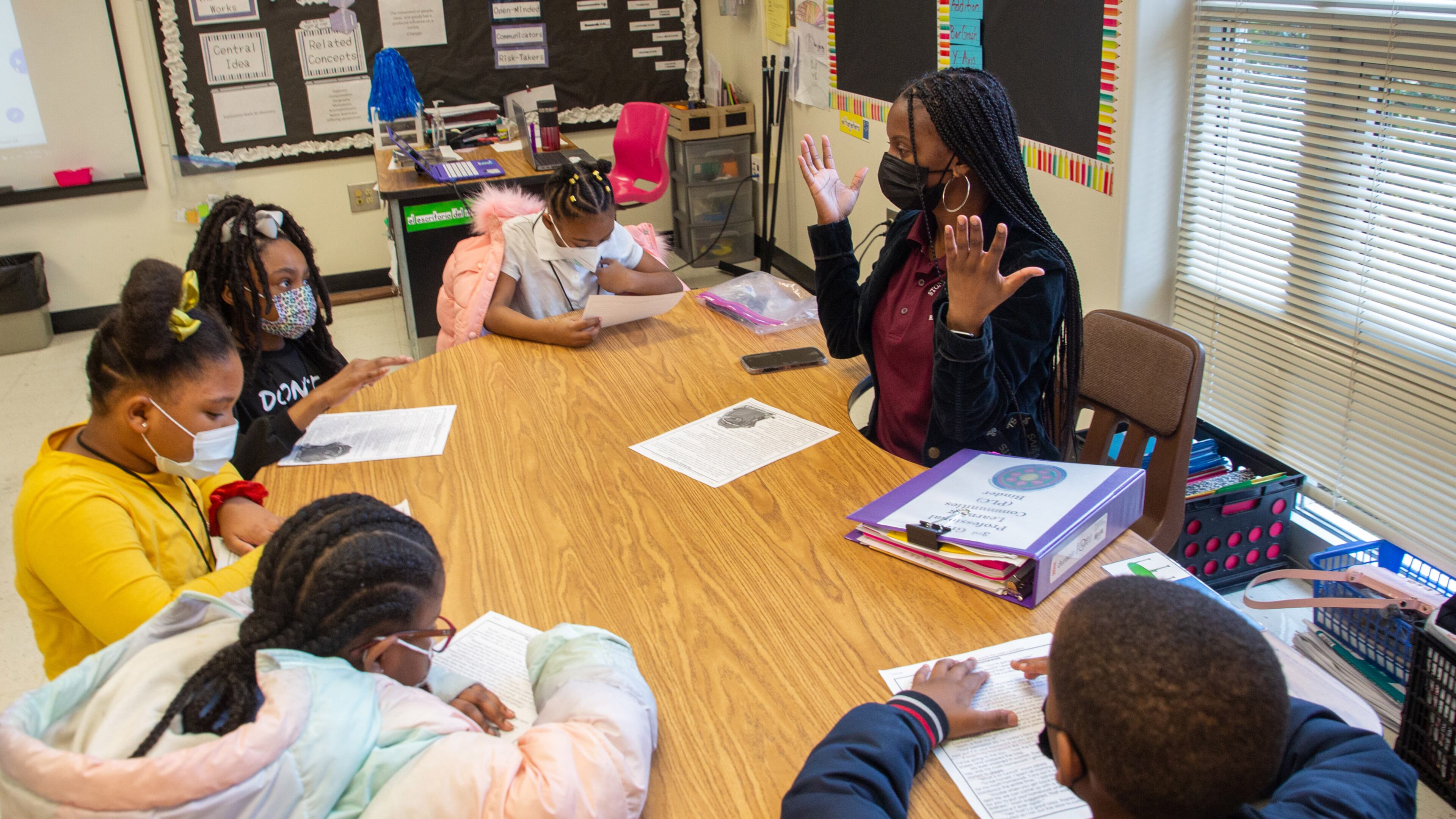 In this file photo, Stonewall Tell Elementary School teacher Sadeka Gillard works with her students on their reading assignment. (Steve Schaefer for The Atlanta Journal-Constitution)