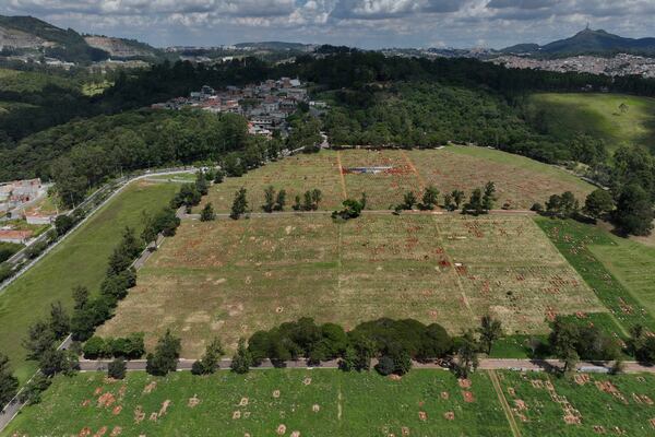 The sun shines over the Dom Bosco cemetery, where victims of Brazil's military dictatorship (1964-1985) were buried clandestinely, during a government ceremony to apologize to families, in Sao Paulo, Monday, March 24, 2025. (AP Photo/Andre Penner)