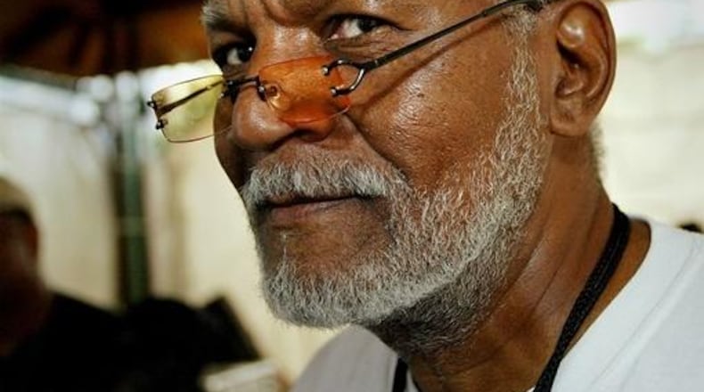 Arrested Development's Baba Oje backstage before a 2003 Arrested Development concert at Centennial Olympic Park. (JENNI GIRTMAN/AJC STAFF)