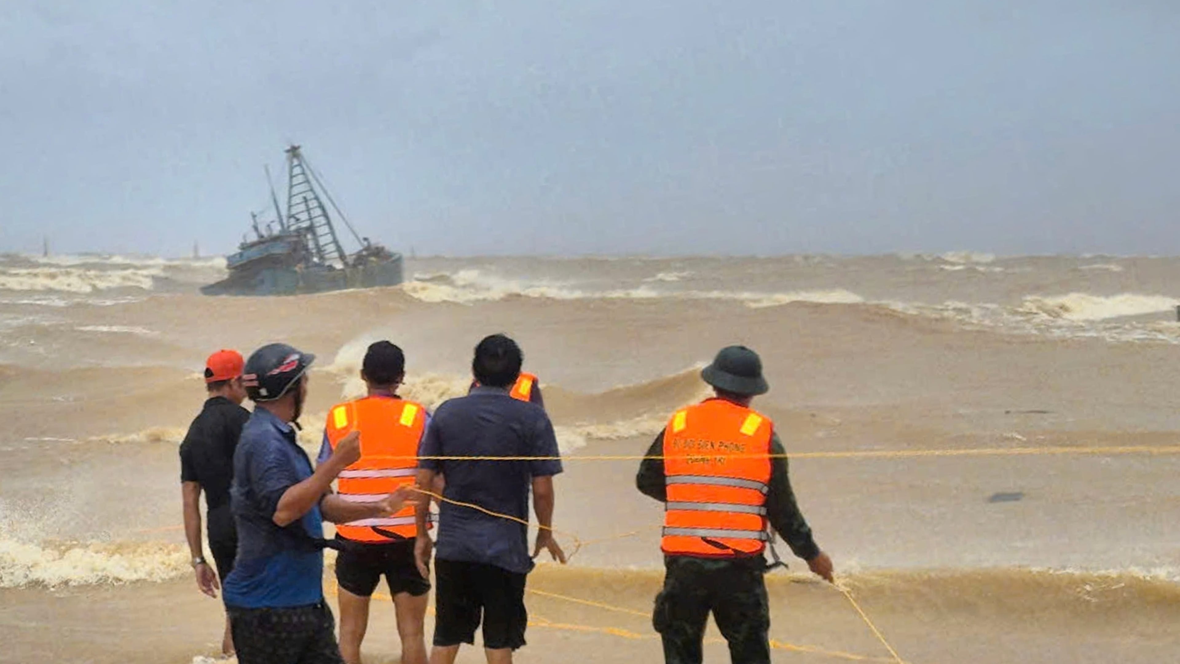 People work to rescue fishermen on a stranded fishing boat due to Typhoon Bualoi in Quang Tri, Vietnam Sunday, Sept. 28, 2025. (Trinh Quoc Dung/VNA via AP)
