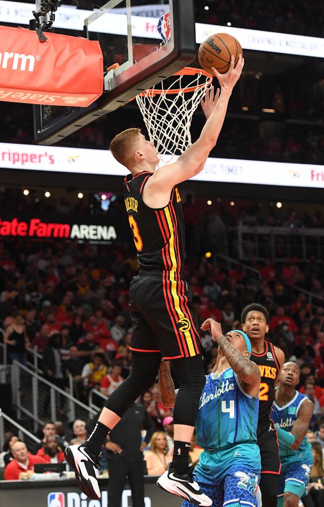 Hawks-Hornets playoff photo