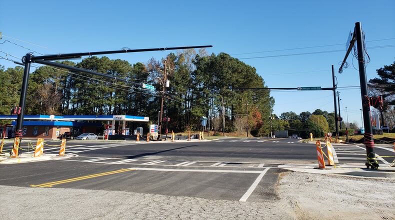 Drivers in Lilburn will notice the recently activated new traffic signal at Killian Hill Road and Lilburn Industrial Way in Lilburn. (Courtesy City of Lilburn)