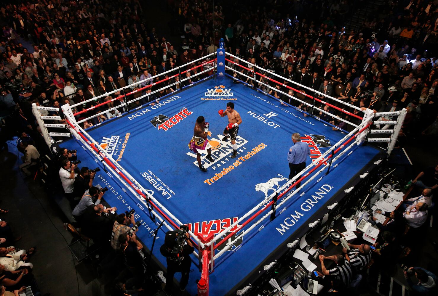 Photos: Manny Pacquiao defeats Adrien Broner to retain welterweight title