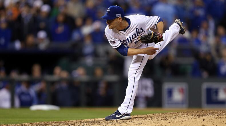 Veteran reliever Jason Frasor agree to terms with the Braves Wednesday, three days after being released by the Royals despite a solid 1.54 ERA.