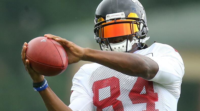 081815 FLOWERY BRANCH: Falcons wide receiver Roddy White wears his gloves on his face mask during team practice on Tuesday, August, 18, 2015, in Flowery Branch. Curtis Compton / ccompton@ajc.com