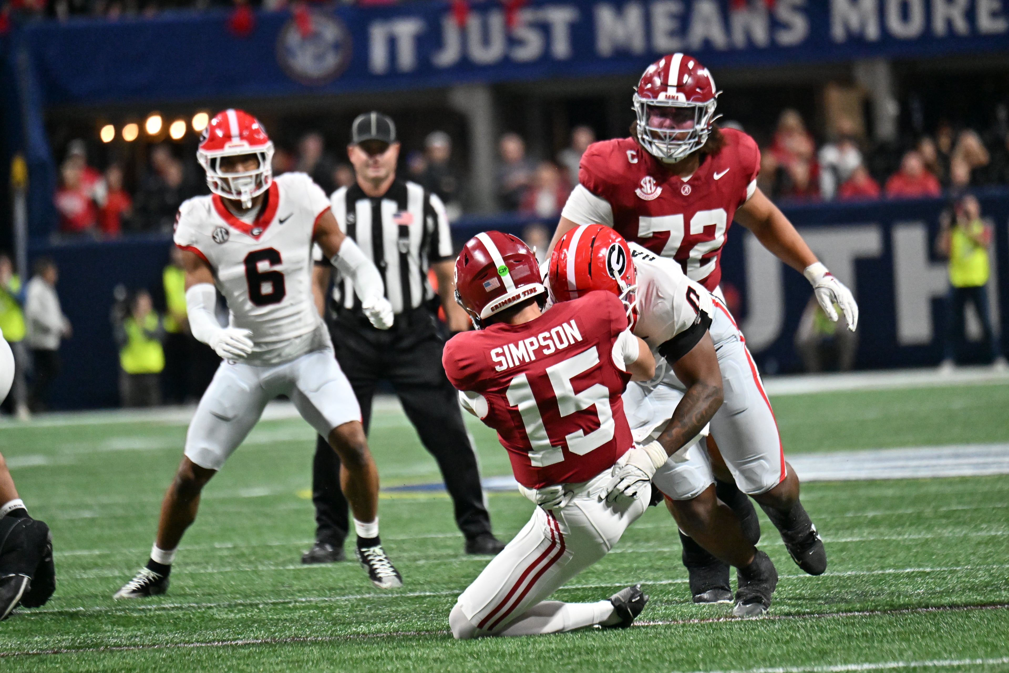 during the SEC Championship Game at Mercedes-Benz Stadium, Saturday, Dec. 6, 2025, in Atlanta. (Hyosub Shin / AJC)