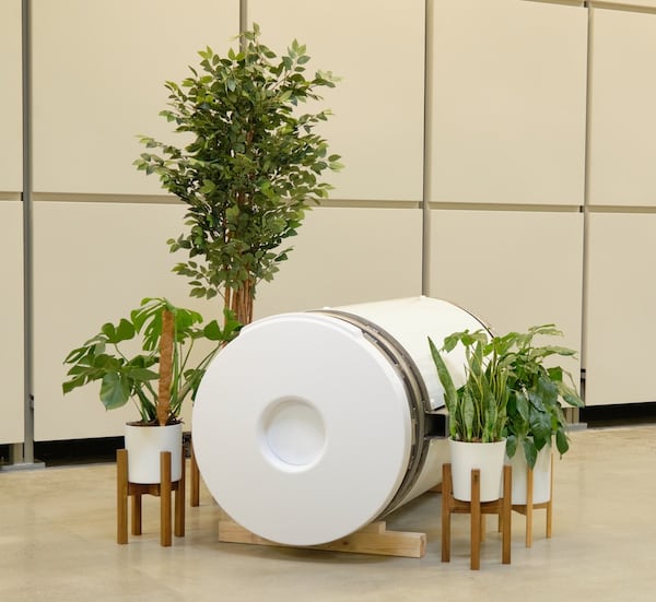 Earth Funeral이라는 회사가 인간 퇴비화에 사용하는 용기가 나와 있습니다. (Earth Funeral 제공)