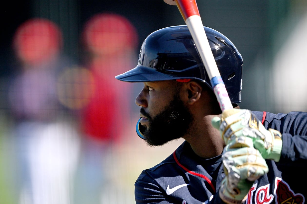 Atlanta Braves center fielder Michael Harris II practices his swing during the first full-squad spring training workouts at CoolToday Park. (Hyosub Shin/AJC)